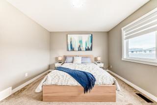Cozyhub Vacation Rental Calgary-3Bedroom with AC - 2