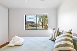 Hacienda Apt 2- Waterfront Escape On the Canal - 3