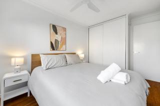 Hacienda Apt 2- Waterfront Escape On the Canal - 1