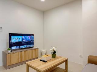 Cozy 1BR 50sqm King Bed BTS Central Nightlife - 6