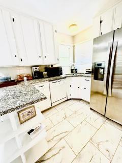 Comfy stay, Ranch style home - 7