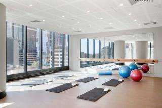 lvl35 Uno Melbourne CBD with City View - 4