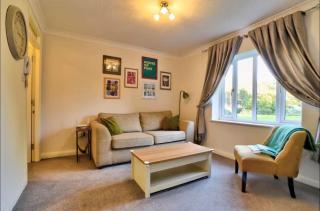 Stylish 1 Bedroom Apartment with Free Parking and Links to London & Essex - 8
