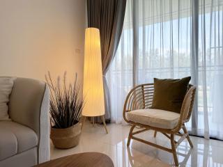 Cozy Lake-View 1BR Apt Pool Gym 1405 -  - 0