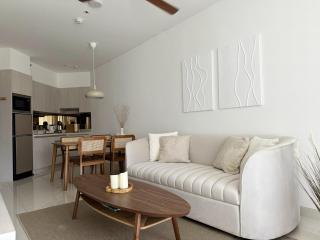 Cozy Lake-View 1BR Apt Pool Gym 1405 -  - 6