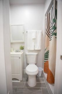 Cozy Modern Studio Near Sunny Isles & Bal Harbour - 1