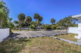 Spacious North Miami Studio | 2 Queen Beds - 7