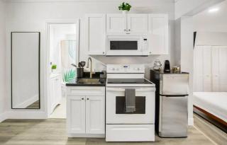 Spacious North Miami Studio | 2 Queen Beds - 5