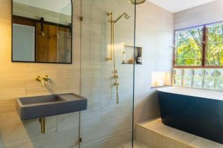 Urban Jungle Townhouse - Tropical Living - 9