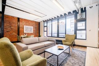 1006 - Spacious 2Brdm City-Center Apt with Parking - 0