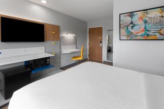 Microtel Inn & Suites by Wyndham Sioux Falls - 2