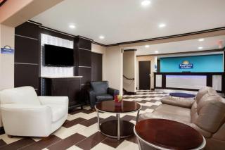 Days Inn & Suites by Wyndham Conroe North - 8