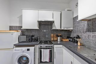 West Ealing Serviced Apts- 2 Bedroom 2 Bath Parking Near Station with Off Street Parking By 360Stays - 4