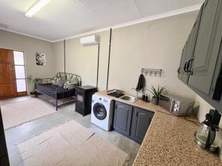 Stylish One Bedroom Garden Suite - 4