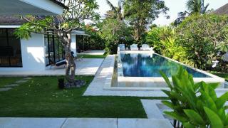 Sehmagi Villa Butler Service & Scenic Rice Views - 1