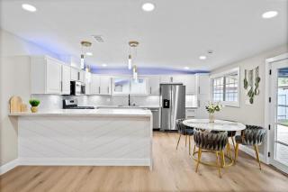 Xlnc Exotic home Rexview Dr - 0