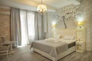 Carol Boutique - Vila Cornelia - 9