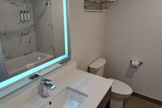 Comfort Hotel Vancouver Airport - 3