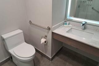 Comfort Hotel Vancouver Airport - 2