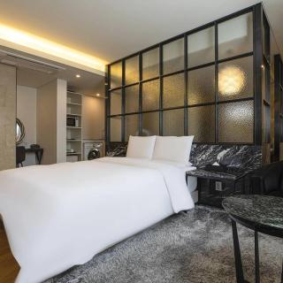 Hotel Circle Yonghyeon - 3