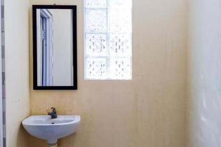 RedDoorz Syariah at Griya Soeratin Pacitan - 7