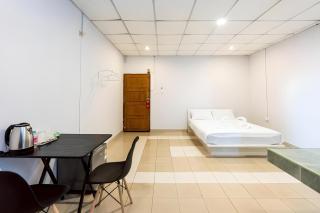 At Gate Suvarnabhumi-สุขุมวิท 77 X2 - 2