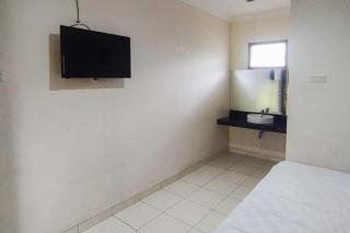 RedDoorz at Alam Hegar Cisarua Puncak - 6