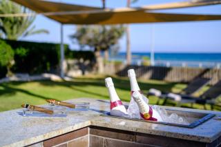 On-the-Sand Beachfront Villa - Pool & Rooftop Jacuzzi - Oroklini - 2
