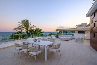 On-the-Sand Beachfront Villa - Pool & Rooftop Jacuzzi - 7