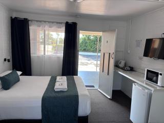 Avocado Motor Inn - 8