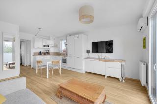 Bright apartment with parking and wifi - 5