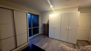 Quiet 40m Studio - Kitchen, Washer, AC, Work Desk - 7