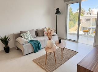 Modern 2-Bed Apartment Steps to Sea & Marina - Pafos - 0