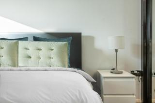 Affordable & Modern 1 Bedroom Apartment Canary Wharf - 7