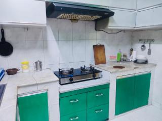 Gulshan Elegant Center 3 BR AC Flat Near Cafes & Shops Heart of Gulshan - 2