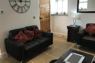 Stylish 2 Bed Peak Dist Cottage Barn Alton Towers - 3