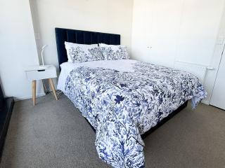 Urban Erskine-Bright and Modern 2 bedrooms apartment - 5