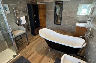 Farmhouse - Sleeps 6 - Near Alton Towers - Parking - Waterfall - 3