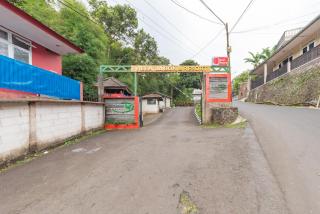 RedDoorz at Cisarua Puncak Bogor - 1