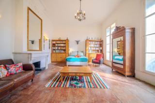 The Belvedere Manor - Swimming PoolTable FootballBilliards - 5