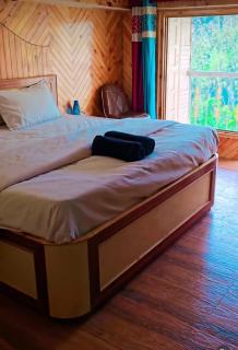 CedarNest by Yoshika - Forest Boutique Retreat With Bonfire - 3