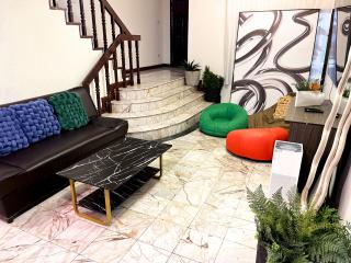 Life in Phrom Phong - 1