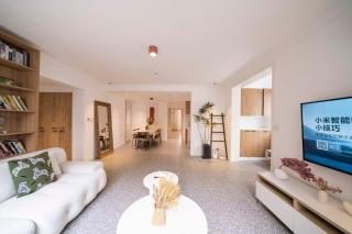 Book and Bed-People's Square - 1