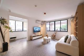 Book and Bed-People's Square - 1