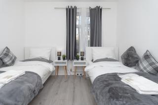 Stay Easy Two Bedroom Apartment With Free Parking - 9
