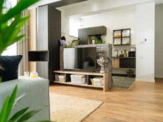 Central 19 Apartment - Private Terrace & Parking - 6