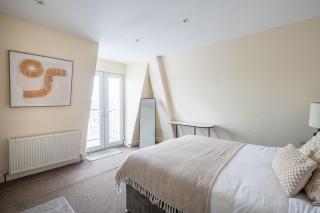 Spacious 3 Bed Apartment in London CRC - 7