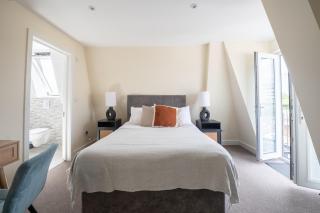 Spacious 3 Bed Apartment in London CRC - 3