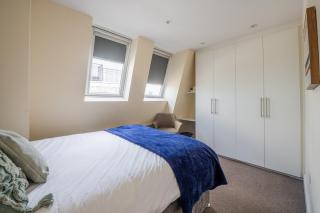 Spacious 3 Bed Apartment in London CRC - 2