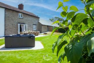 Roundton Farmhouse - 3